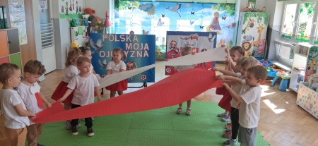 NASZA OJCZYZNA, NASZ PIĘKNY KRAJ... Święta Majowe w grupie Maluszków 