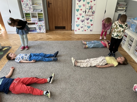 Pozycja boczna bezpieczna - Projekt Edukacyjny ''Mały ratownik''