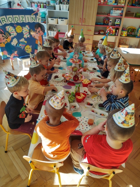 Przyjęcie urodzinowe w grupie maluszków !
