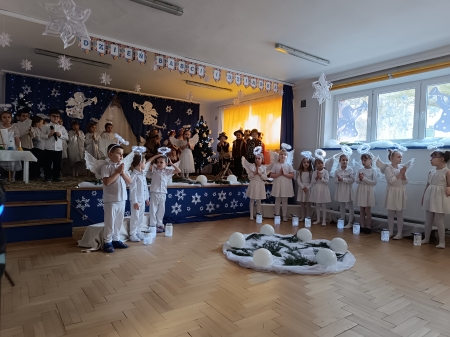 DZIEŃ BABCI I DZIADKA   W GRUPIE IV I V