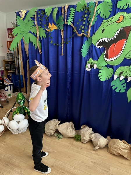 DZIEŃ DINOZAURA W GRUPIE V