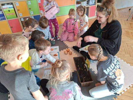 Grupa 2 - w wiosennym ogrodzie 