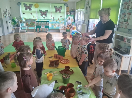 GDY OGRÓD ROZKWITA- realizacja programu edukacyjnego ,,Z Kicią Kocią Maluchy zmi...