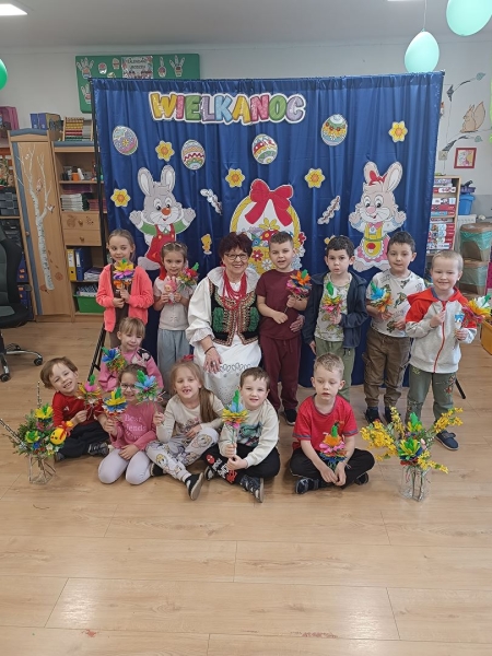 Wizyta Pani Zosi z Koła Gospodyń w Sierszy w naszej grupie - warsztaty wielkanocne