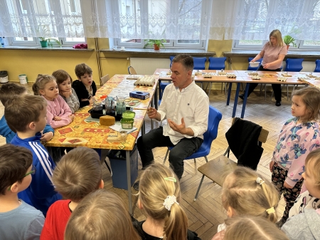 ,,Warsztaty wielkanocne-Przygoda z woskiem Pszczelim i pisankami''