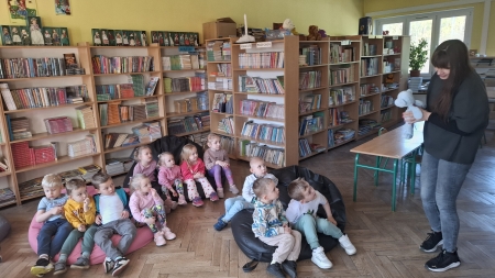 LEKCJA BIBLIOTECZNA W SZKOLE PODSTAWOWEJ NR 6 W TRZEBINI
